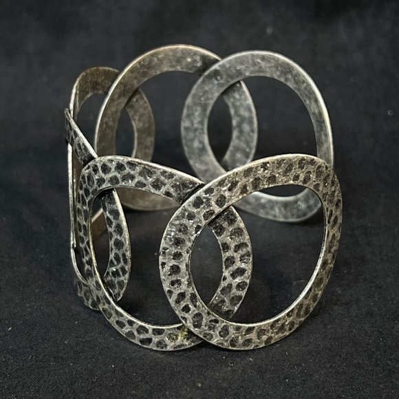 Vintage Silver Tone Hammered Cuff Bracelet (4050) - Picture 4 of 4